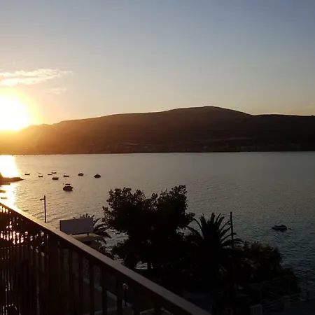 Appartement With A Sea View Terrace, Ciovo Near Trogir