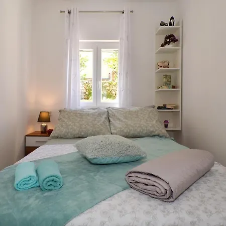 Appartement With A Sea View Terrace, Ciovo Near *